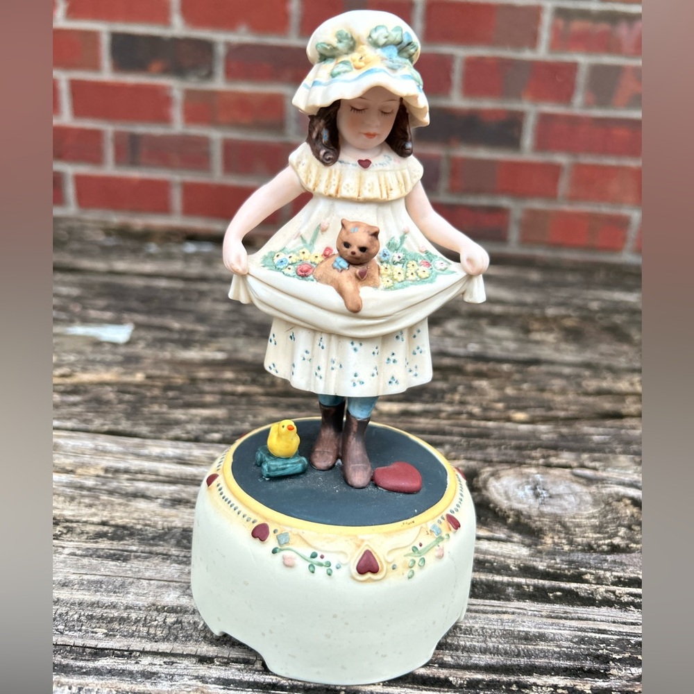 Vintage 1984 Jan Hagara ‘Natalie’ Musical Figurine Ltd Edition “Cielito Lindo”